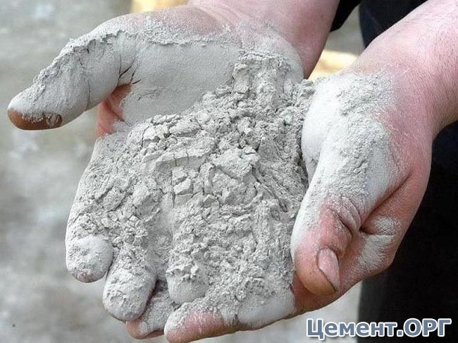 Цемент представляет собой тонкоразмолотый минеральный порошок, способный при смешении с водой образовывать пластичную массу, с течением времени затвердевающую в камневидное тело.